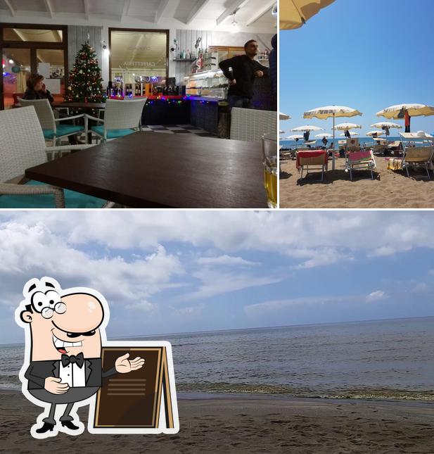 Lo chalet Lounge bar si caratterizza per la esterno e interni