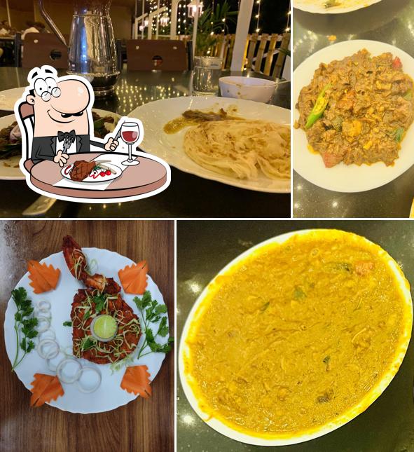 Order meat dishes at Arabian Kabsa