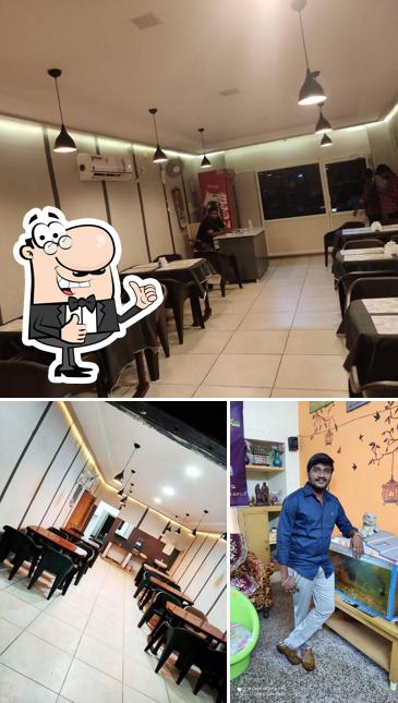 Look at this image of ROYAL PARK FAMILY RESTAURANT