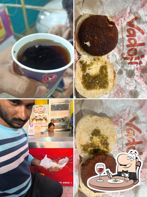 Food at Vadoji vada pav
