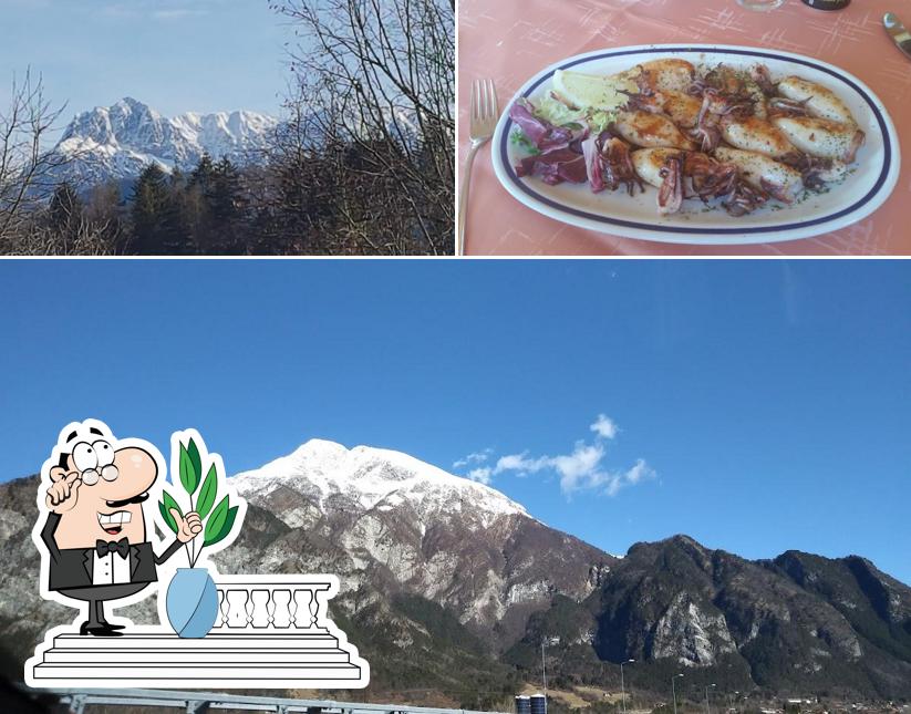 La immagine di esterno e cibo da Ristorante Stefania Tarvisio