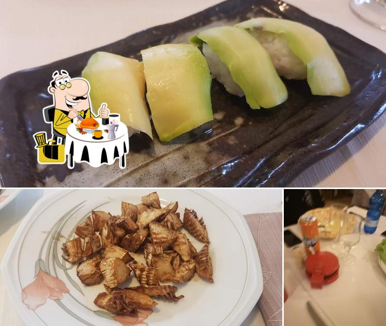 Dai un’occhiata alla immagine che presenta la cibo e tavolo da pranzo di Pizzeria Giardino d'Oriente