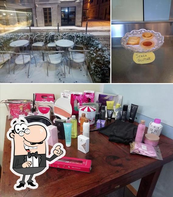 Tra le diverse cose da Bar Porta Nuova si possono trovare la interni e cibo