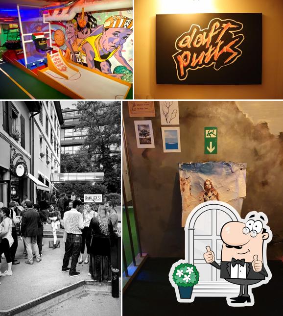 Goditi la vista dall'area esterna di Rollers Mini-Golf Bar