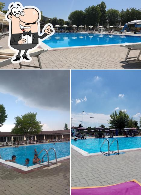 Gli esterni di Piscine Onda Blu Pizzeria