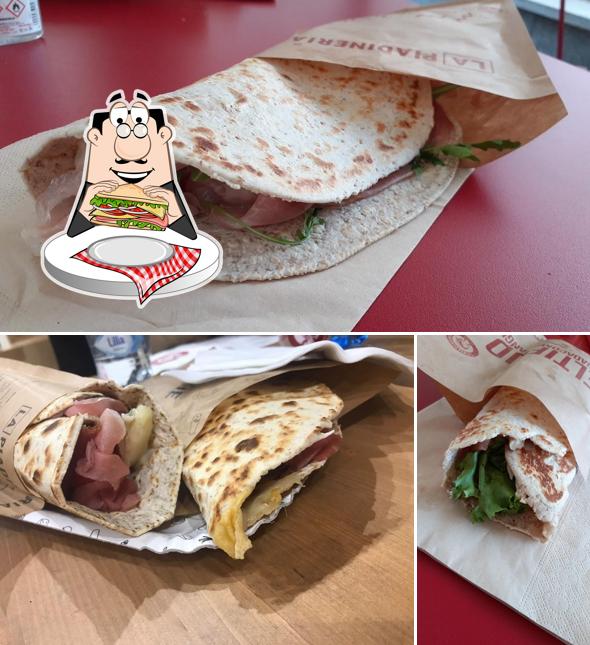 Ordina un panino a La Piadineria