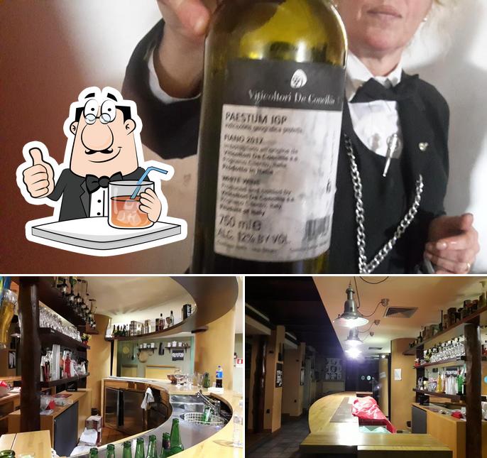 La bevanda e interni del ristorante