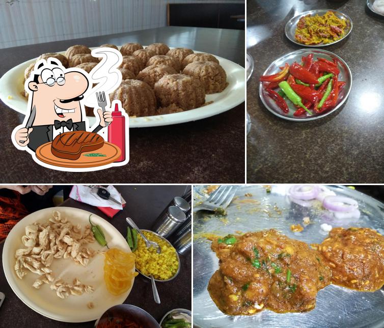 Shree Giriraj Kathiyawadi Family Restaurant