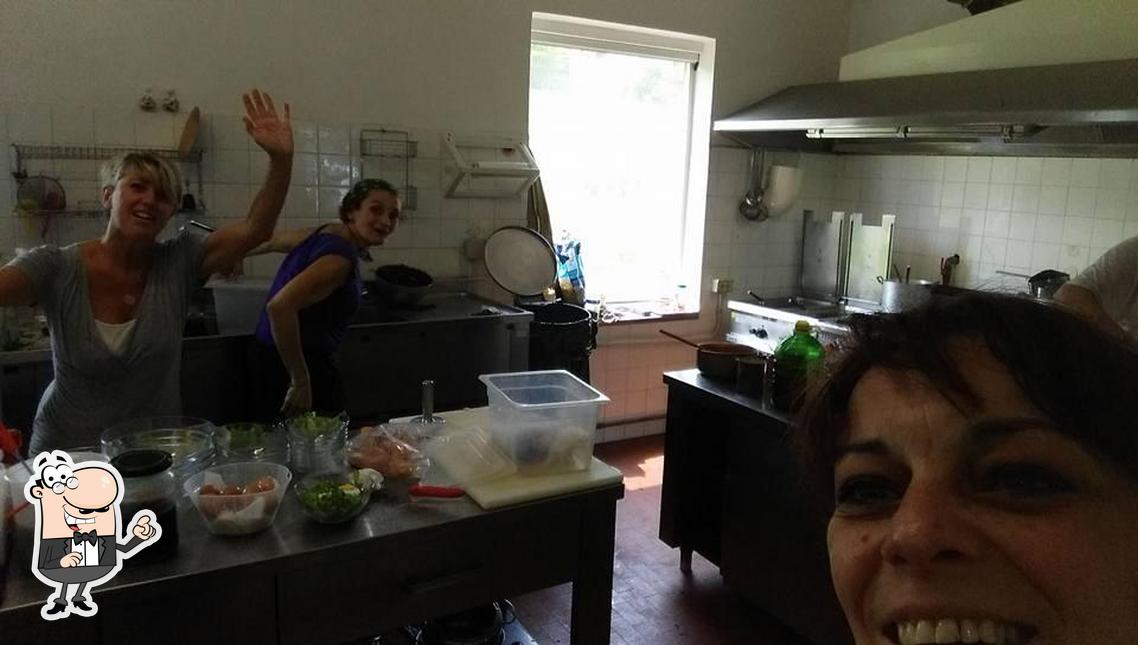 Dai un'occhiata agli interni di trattoria al ponte Francovez