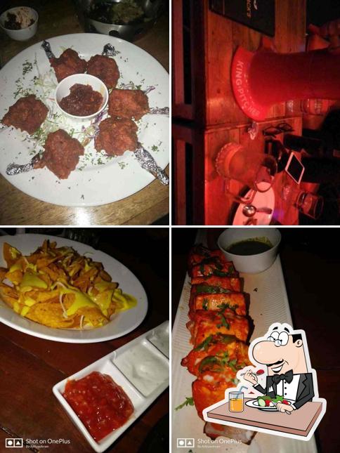 Food at Agent Jack's (Amanora)