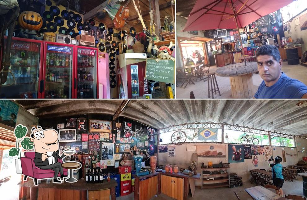 O interior do Bar Du Machu Veiu