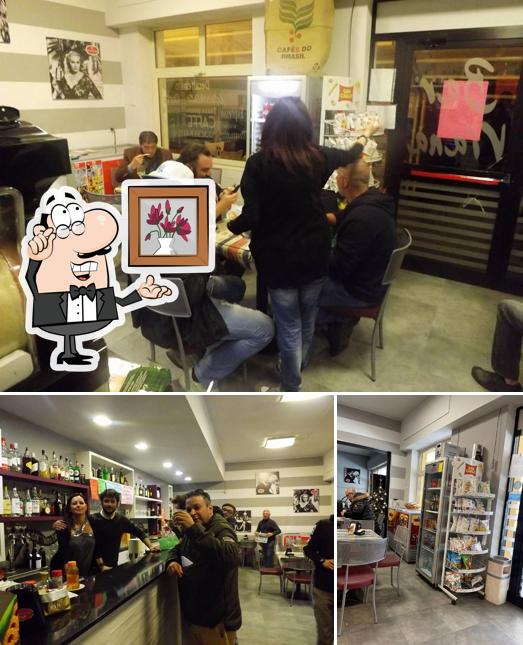 Siediti a un tavolo di Bar Viana