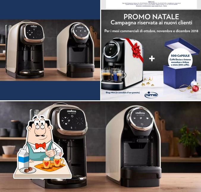 Goditi qualcosa da bere a Cialde Lavazza - P & C Agenzia NIMS spa gruppo Lavazza spa