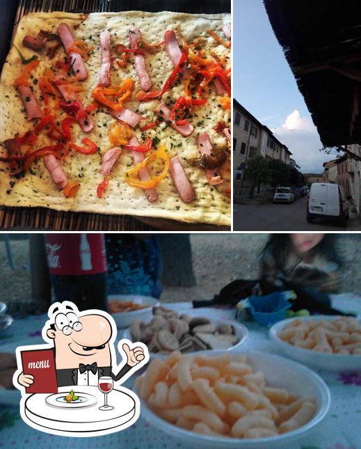 Tra le diverse cose da A Modo Mio Caffè di CremIsI snc si possono trovare la cibo e esterno