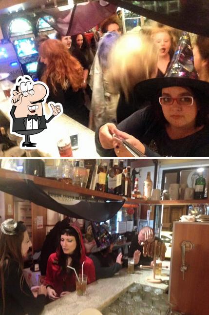 Dai un'occhiata agli interni di BAR COMPANY