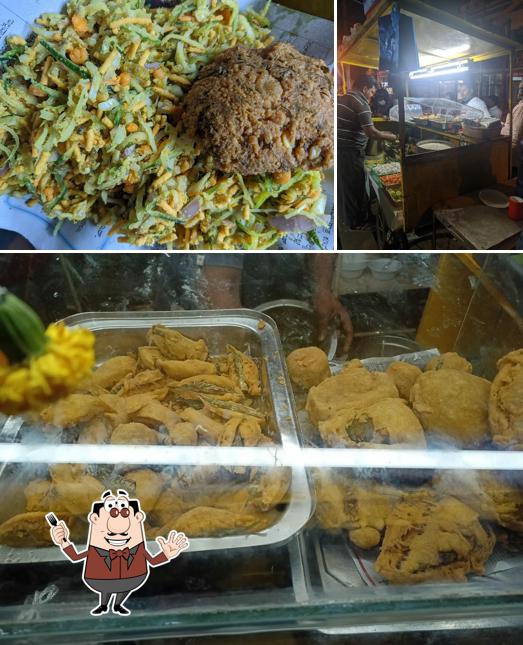 Among various things one can find food and beverage at Manjula Mandakki Angadi