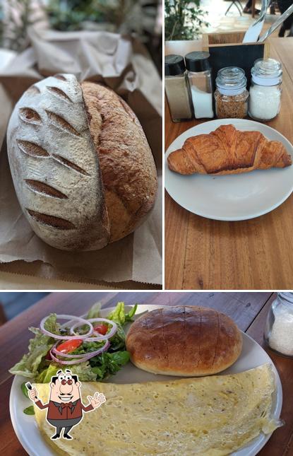 Food at Artjuna Cafe, Badem