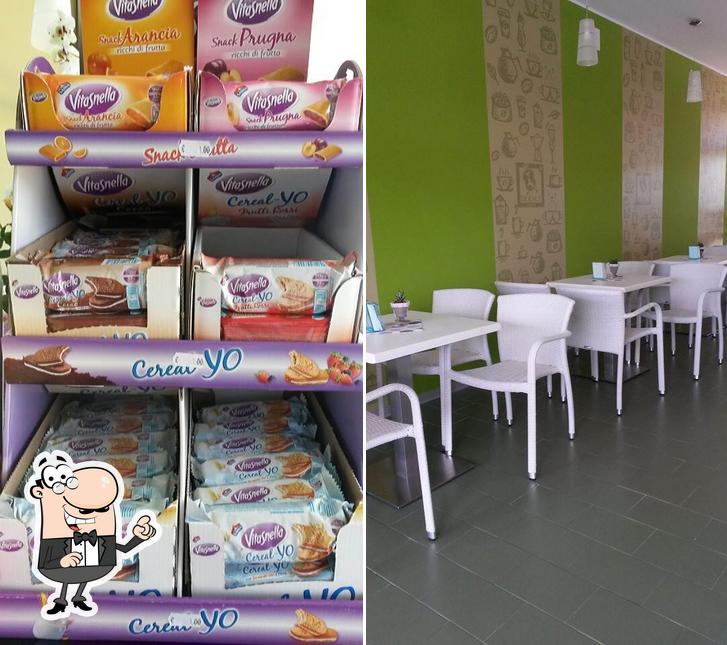 Dai un'occhiata agli interni di Caffè e delizie