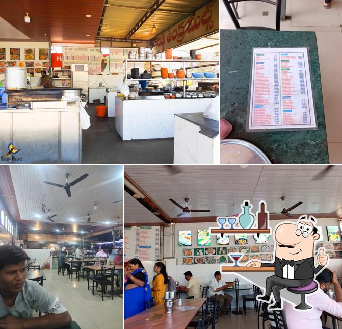 Take a seat at one of the tables at HOTEL REDDY