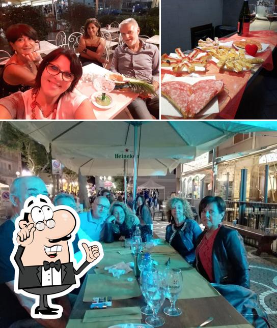 Tra le varie cose da La Bruschetta Albenga si possono trovare la interni e frutti di mare