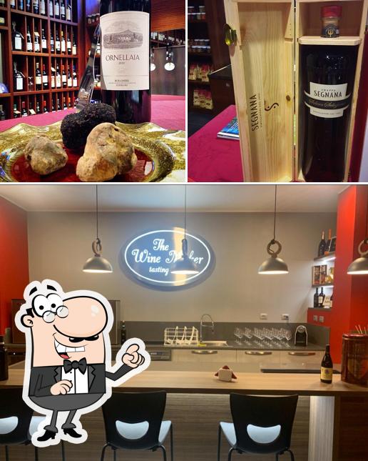 Questa è la immagine che raffigura la interni e vino di The WineMaker - Enoteca con degustazione