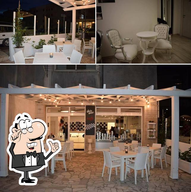 Dai un'occhiata agli interni di This One Cafè