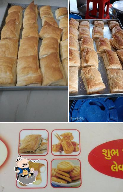 Food at New Dharmanandan Bakery