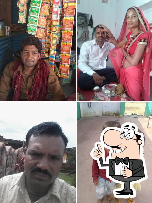 Look at this image of Parkash Mali Ki Dukan