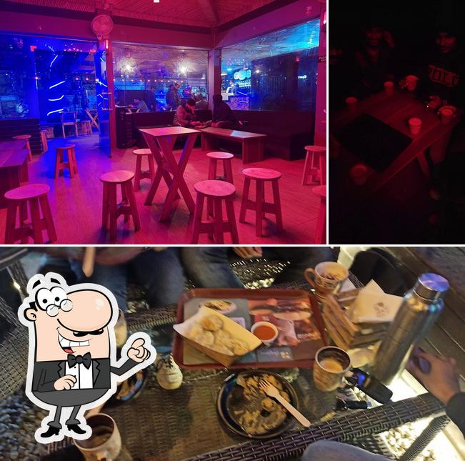 The interior of Chai Sutta Bar Roorkee
