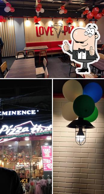 Here's a photo of Pizza Hut Devli Road, Delhi