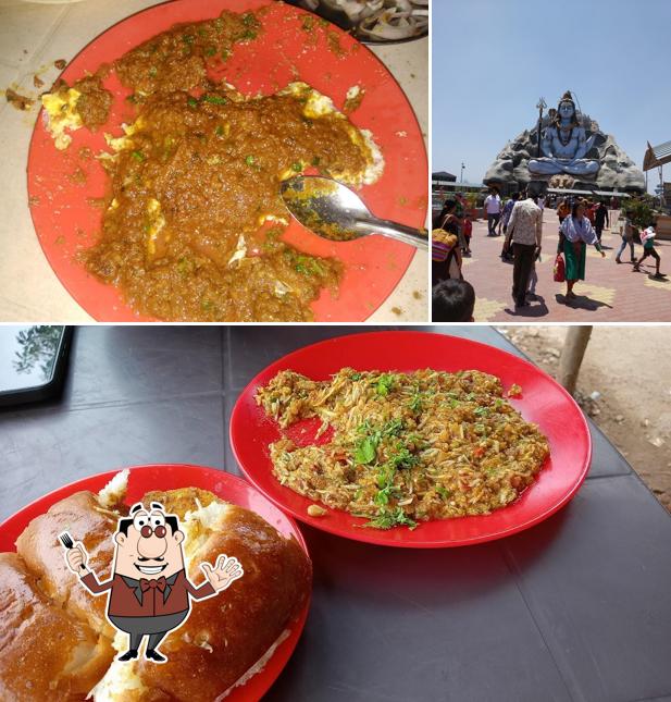 Among different things one can find food and exterior at Egg Point Zadeshawar Chokdi