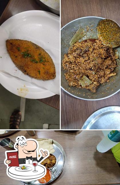 Food at Hotel Kolhapuri Tambada Pandhara