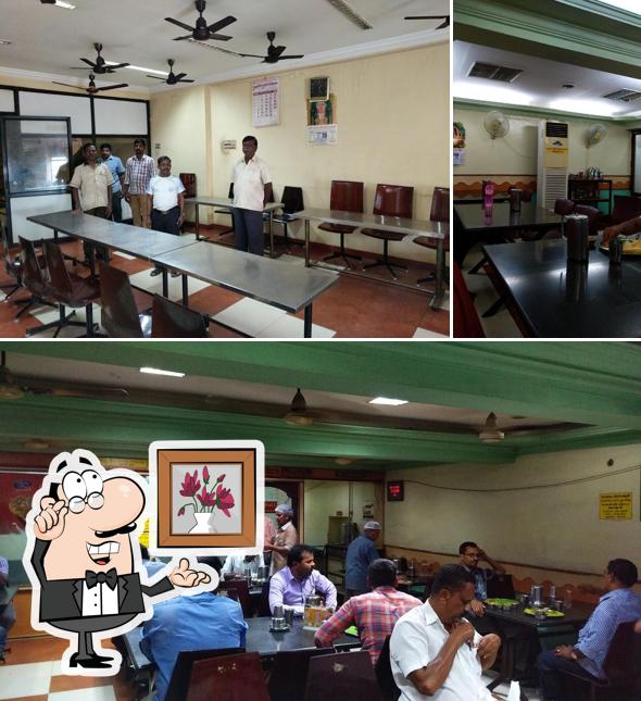 The interior of Trichy Cafe - Manikoondu