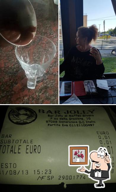 Gli interni di Bar Jolly