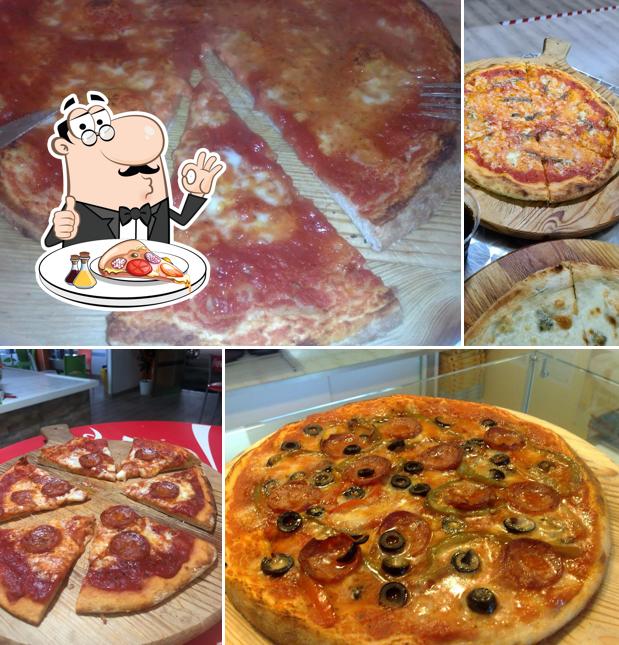 Scegli una pizza a La Pizzeria Pescarese