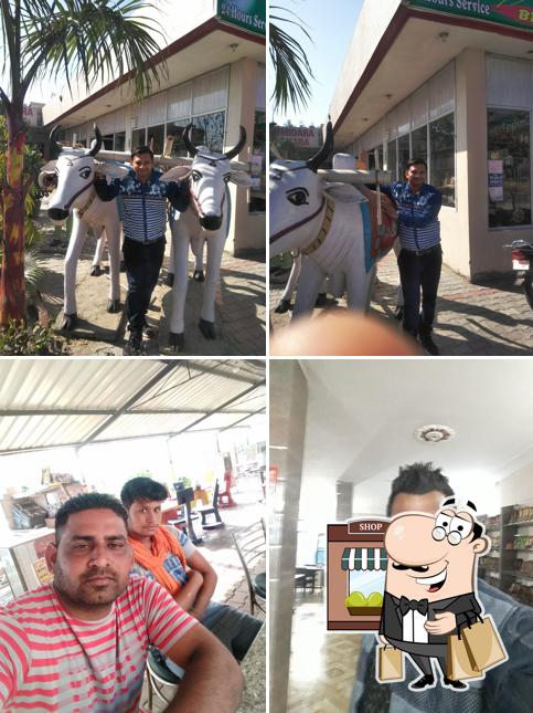 Check out how Sandhu Zimindara Vaishno Dhaba looks outside