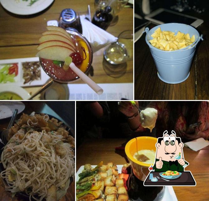 Food at Wall Street Bar