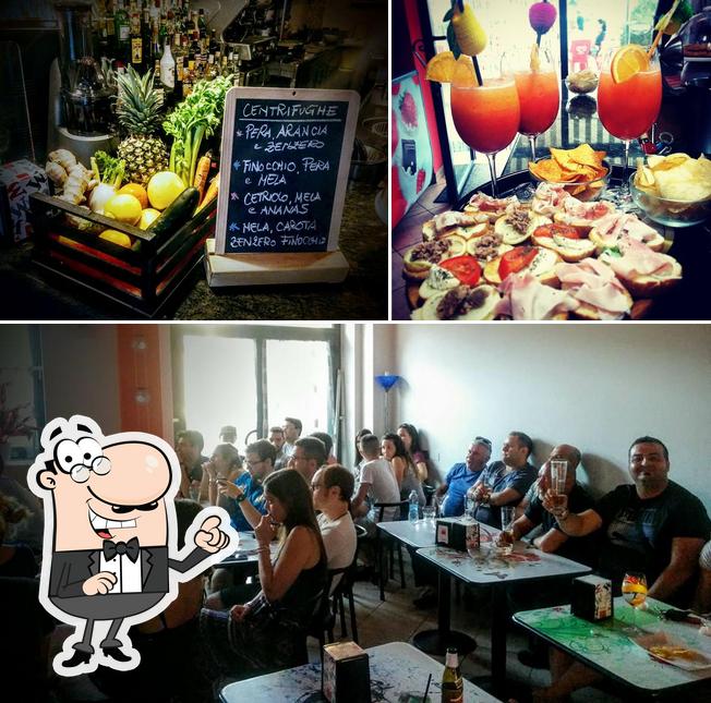 Guarda la foto che raffigura la interni e cibo di Colonne Cafè