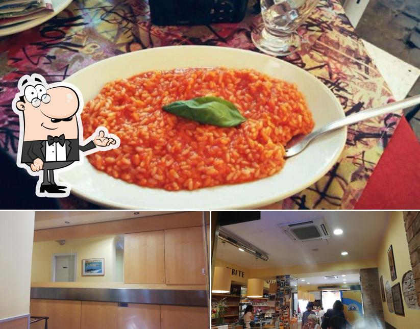 La immagine di interni e cibo da Alle Muratte 97 S.R.L