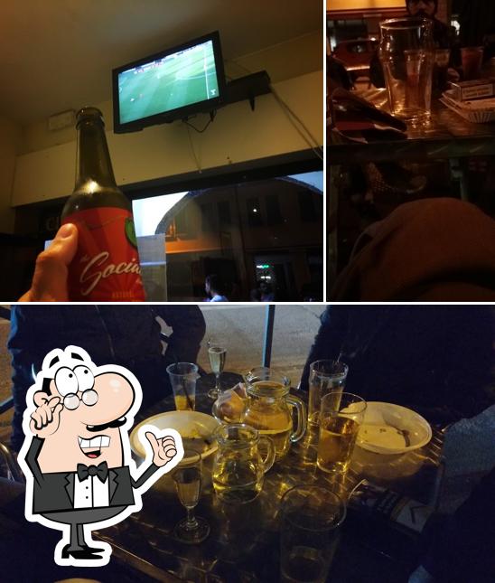 Bar Civico 4 si caratterizza per la interni e bancone da bar