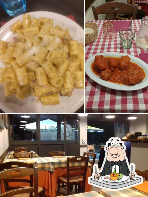 Questa è la immagine che presenta la cibo e interni di Quelli...Di Salvatore