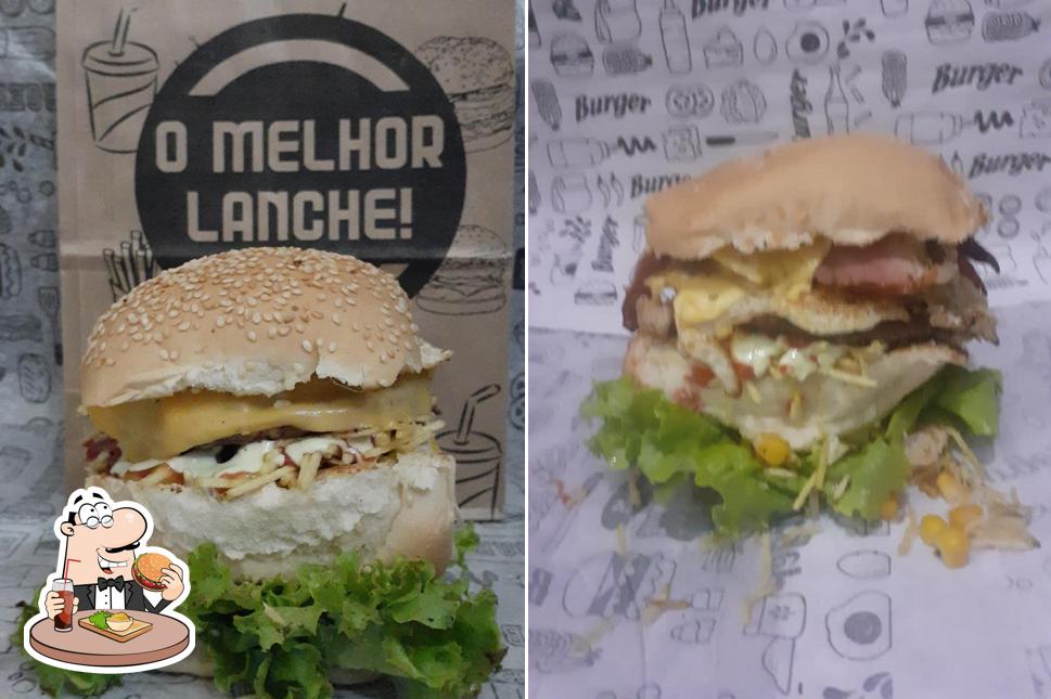 Delicie-se com um hambúrguer no Ebenézer Pizzaria