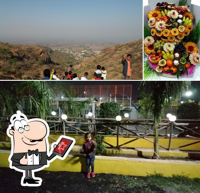 The restaurant's exterior and food