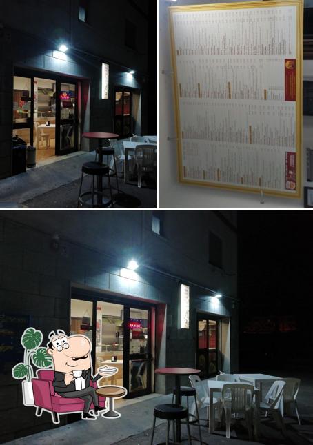 Gli interni di Bravo's Pizza
