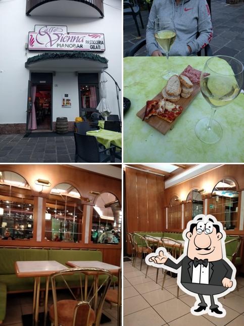 Siediti a un tavolo di Caffé Vienna