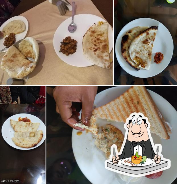 Naan at Ruk Zaraa Restaurant