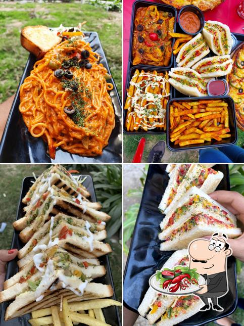 Try out seafood at Haristo Pizzeria