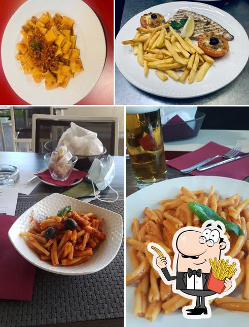 Assaggia le patatine fritte a Fashion Caffé