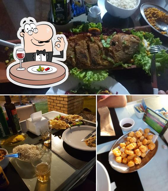 Comida em Restaurante Tarrafas