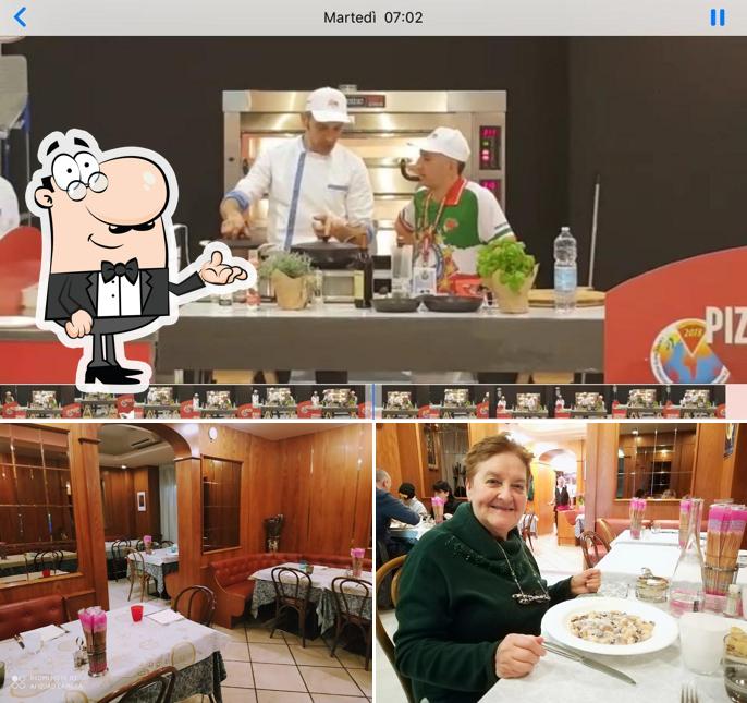 Siediti a un tavolo di La Pace